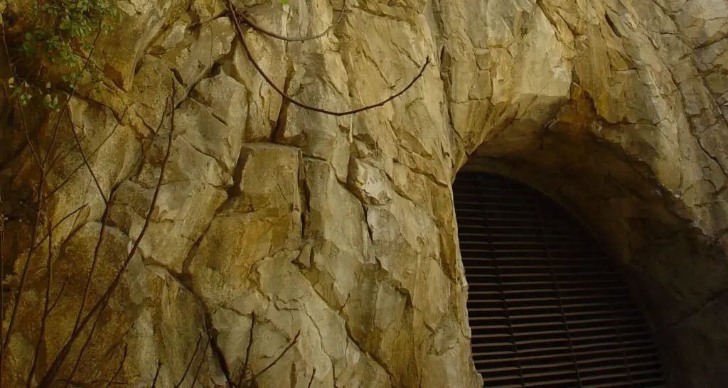 1920x1024-gare-de-monaco-07