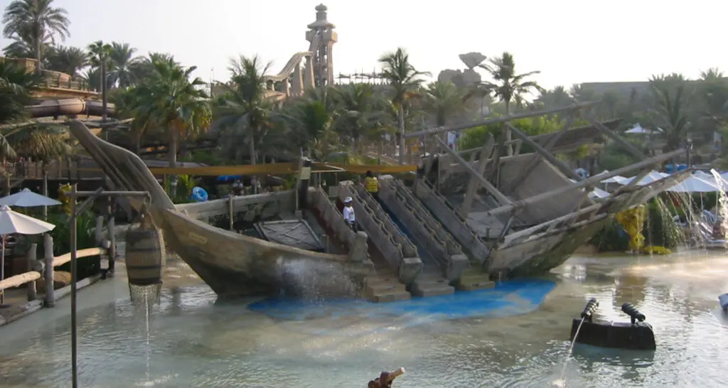 1920x1024-parc-indoor-table-des-pirates-maquette-04