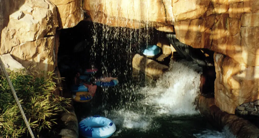 1920x1024-parc-indoor-table-des-pirates-maquette-07