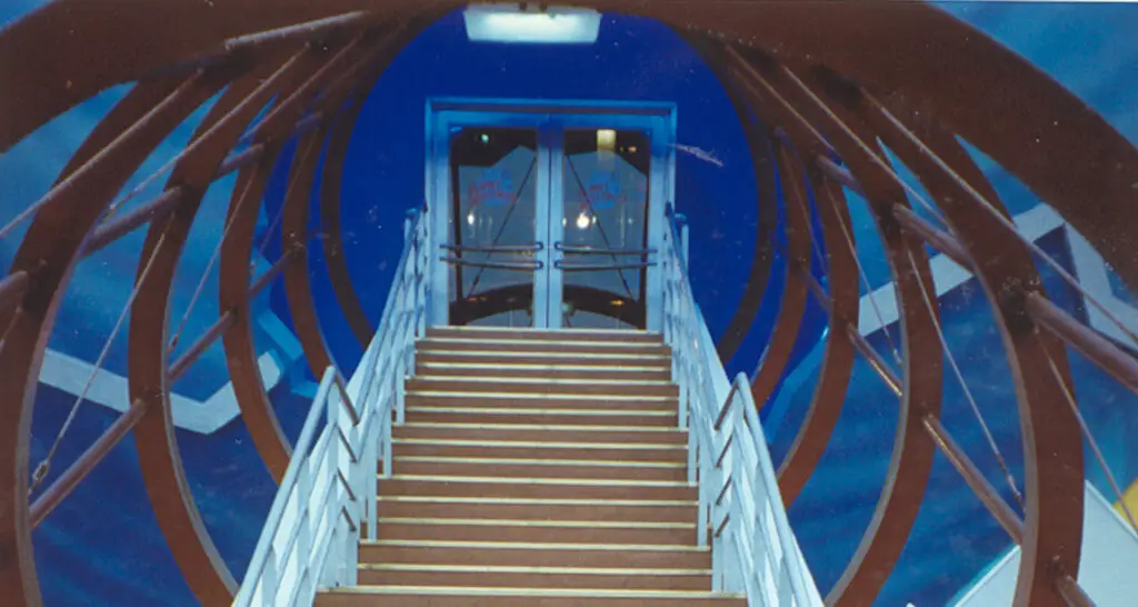 1920x1024-restaurant-planet-hollywood-04