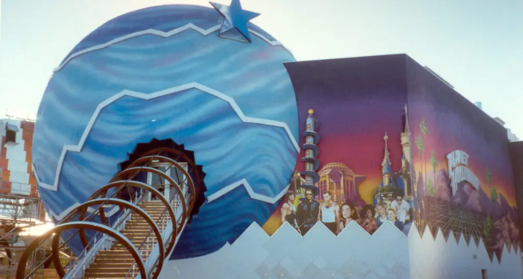 1920x1024-restaurant-planet-hollywood-05